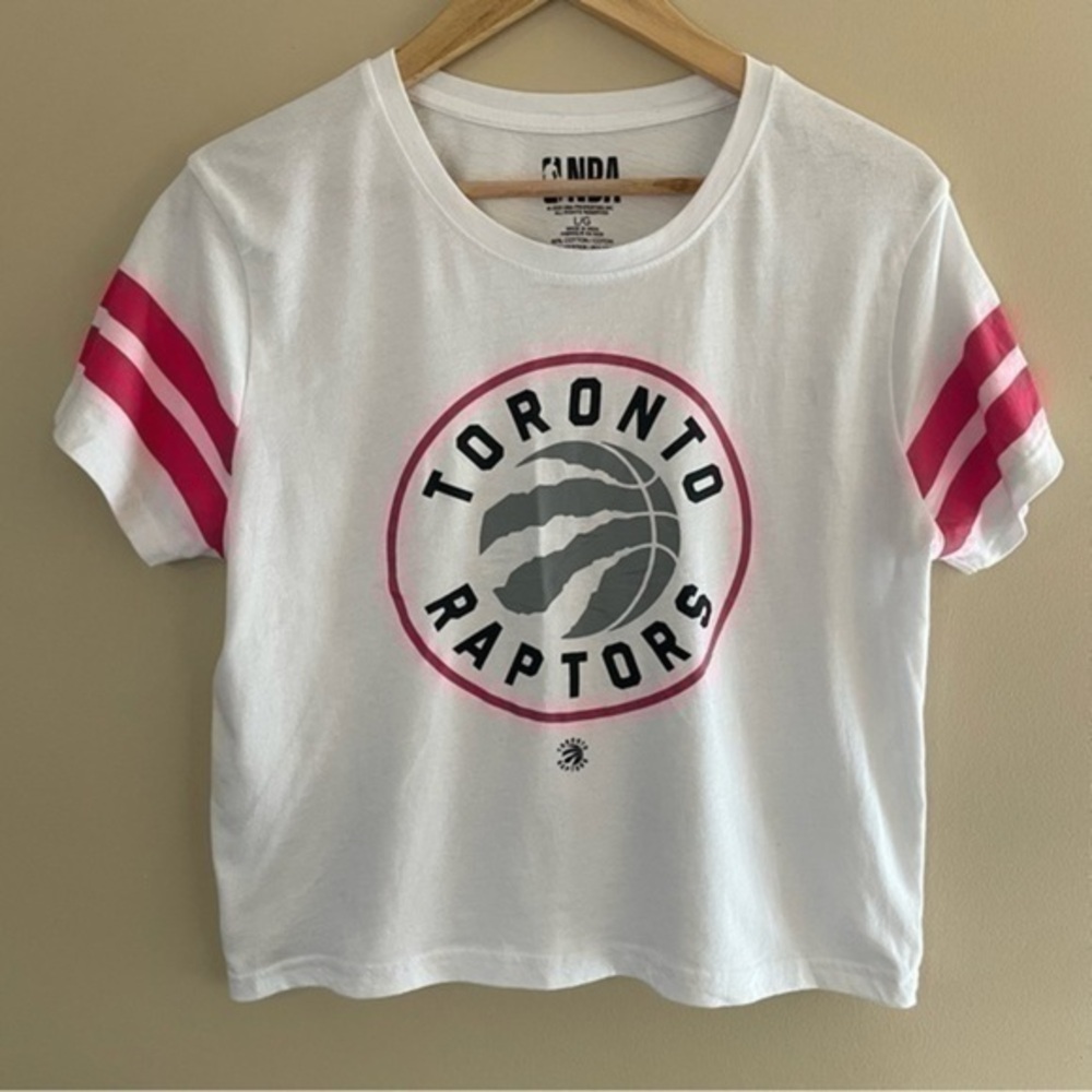 Toronto Raptors Women’s Cropped T-shirt Size Large White With Pink Logo #055
